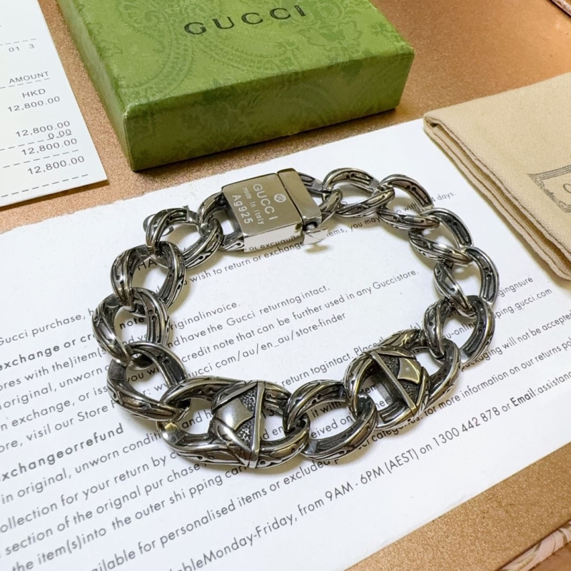 G*u*i bracelets